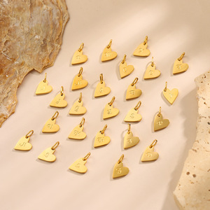 Dijes con Iniciales de Corazón |   Colgantes de Letras del Alfabeto en Acero Inoxidable Chapado en Oro PVD de 18K |   Resistente al deslustre, impermeable e hipoalergénico - Product Image 3