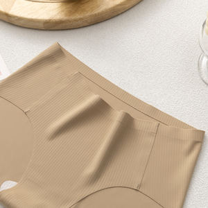 Intimo Femminile Personalizzato Traspirante in Tinta Unita, Lingerie Ultra Sottile in Seta, Slip Sexy a Vita Media Taglie Forti - Product Image 4