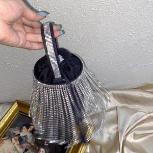 Sac Seau Femme Tendance avec Strass, Nouveau Sac de Soirée en Cristal pour Femme avec Long Pompon, Petit Sac à Main Mignon pour Mariage et Fête - Product Image 4
