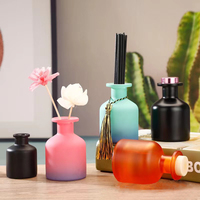 Flacon diffuseur de parfum en verre noir mat de luxe 100ml 150ml, forme ventrue avec bouchon en liège et compte-gouttes, couleur personnalisable