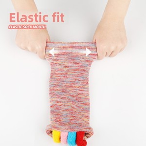 <span class=keywords><strong>Calcetines</strong></span> de yoga de cinco <span class=keywords><strong>dedos</strong></span> para mujer, de poliéster absorbente de sudor, con corrección de pulgar, estilo japonés-coreano, transpirables, para yoga y uso diario. - Product Image 4