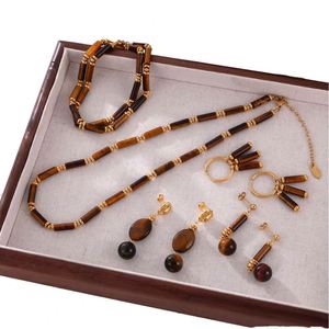 Conjunto de Joyería de Moda para Mujer, Aros de Titanio Románticos Vintage Retro y Collar de Piedra Natural - Product Image 1