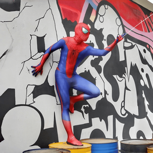 Statue de Web-Slinger grandeur nature en résine, sculpture durable en fibre de verre pour affichage commercial intérieur et extérieur - Product Image 5