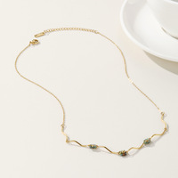 Collier ras du cou bohème en acier inoxydable plaqué or 18 carats avec pierre naturelle et motif floral ondulé pour femme, vente en gros OEM