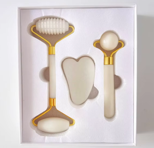 Ensemble de soins de la peau à prix avantageux : masseur facial promotionnel, rouleau de jade Gua Sha, rouleau de glace - Product Image 1