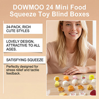 Boîte cadeau créative de 24 jouets anti-stress en caoutchouc souple en forme de mini-aliments pour les 14 ans et plus