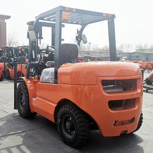 מלגזה דיזל יעילה, זולה וחזקה עם צמיגים פנאומטיים, 5 טון, 4X4, בעלת כושר נשיאה של 7 טון למכירה - Product Image 2