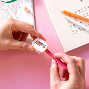 Deli Pencil Sharpener 68652 48pcs Mixed Colors Mini Portable For Students - Product Image 4