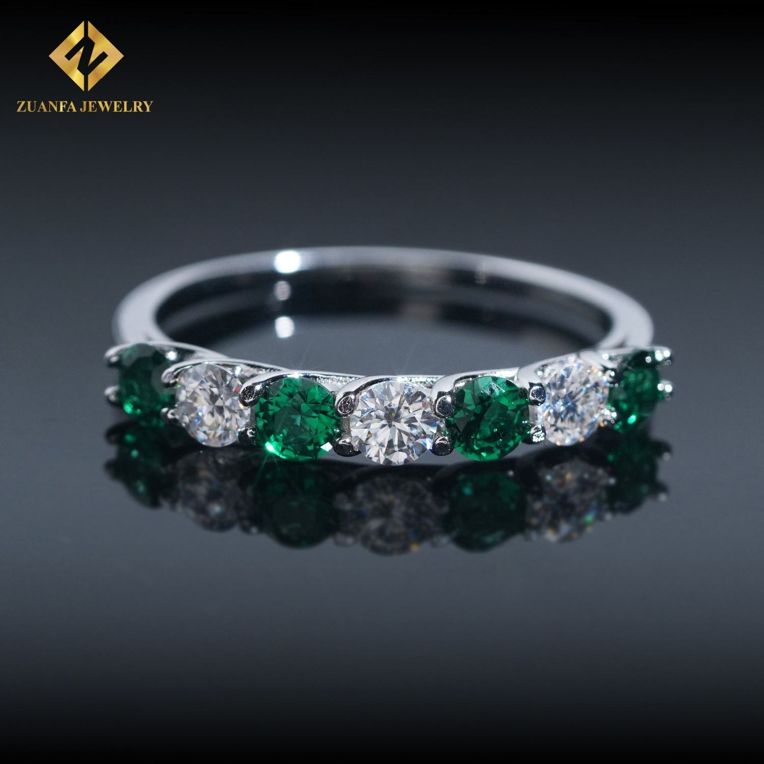 สีเขียว