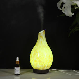 Nuevo Difusor de Aroma de Vidrio con Patrón, Humidificador Ultrasónico de 100 ml con Luz LED para Uso en el Hogar y la Oficina - Product Image 3