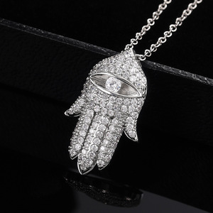 Collana con ciondolo a mano di Hamsa da donna, con catena lunga intarsiata scintillante, gioielli alla moda stile street - Product Image 1