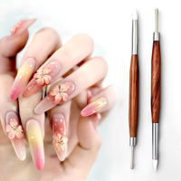 Outil 2-en-1 double face pour colle à ongles et brosse à sculpter les fleurs avec manche en bois, brosse en métal/silicone pour salons de manucure professionnels et DIY