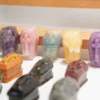 Ataúdes de Cristal de Cuarzo Rosa, Labradorita y Obsidiana Tallados a Mano al por Mayor para Sanación Natural, Halloween