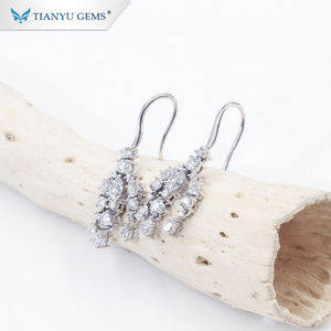 ต่างหูเพชรทรงหยดน้ำประดับพู่ห้อยทองคำ 14K แบบสั่งทำพิเศษจาก TIANYU GEMS สำหรับผู้หญิง ตัดทรงกลมแบบบริลเลียนท์ ตัวเรือนแบบหนามเตย เครื่องประดับงานแต่งงานสุดคลาสสิก - Product Image 2