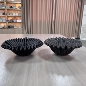 <span class=keywords><strong>Plateau</strong></span> de rangement moderne et unique en résine noire à volants Design contemporain élégant pour la maison ou le <span class=keywords><strong>bureau</strong></span> - Product Image 5