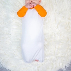Ropa de bebé recién nacido: Pelele largo de algodón con bloques de color, tipo saco de dormir - Product Image 3