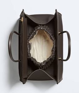 Bottega BV Barbara <b>Tote</b> <b>Zipped</b> <b>tote</b> bag with streamlined silhouette made with Intrecciato craft in supple nappa leather Veneta - Product Image 6