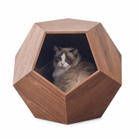 Lit pour chat minimaliste en bois style ours en peluche, meuble polyvalent en bois massif pour salon, niche polygonale respirante pour chien