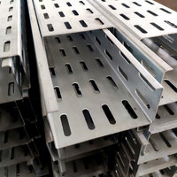Canaux de câblage galvanisés à chaud EN 61537 avec couvercle ventilé verrouillable pour le support de câbles électriques industriels