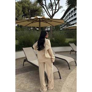 Conjunto Deportivo Wilma Beige, Cómodo y Elegante - Product Image 1