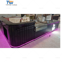 Led moderne personnalisé à prix d'usine en forme de L couleur noire comptoir de bar de restaurant de café d'hôtel avec affichage en verre de réfrigérateur