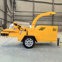 Broyeur à bois en acier avec pneus pour traction, machine mobile de broyage du bois, déchiqueteuse horizontale de bois 22,8 kW 800 kg