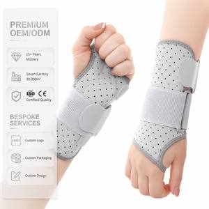 Soporte de Muñeca Ajustable para Adultos con Doble Férula de Aluminio y Correa de Compresión para Protección en Gimnasio, Deportes y Artes Marciales - Product Image 1