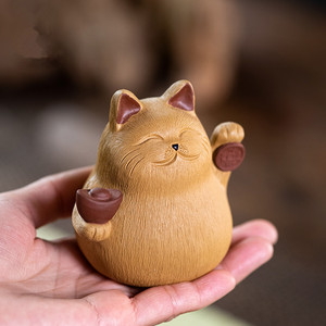 ของตกแต่งทำมือจากดินซีชา รูปแมวนำโชค สำหรับพิธีชงชา สีเหลืองและสีแดง - Product Image 4