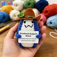 Amigurumi Requin au Crochet Fait Main Personnalisé en Gros avec Chapeau de Cowboy pour Cadeau de Fête de Remise des Diplômes