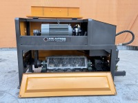 Machine à redresser les barres d'acier