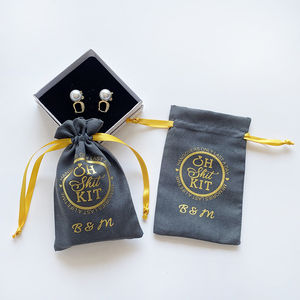 Sac de bonbons de mariage gris avec cordon de serrage en microfibre avec pochette de boîtes en daim avec logo personnalisé - Product Image 6