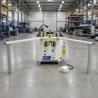Machine de sertissage d'angle de précision pour outils, avec réglage manuel par volant, pour la fabrication de fenêtres et de portes en profilés aluminium