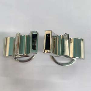 Silbato abrebotellas de metal holandés con logotipo personalizado con llavero - Product Image 3