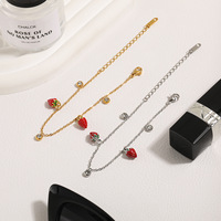 Bijoux de mode, bracelet en acier inoxydable plaqué or 18K PVD, émail, motif fraise, bracelet à breloques fraises pour femmes