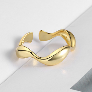 Женское нестандартное кольцо из серебра 925 пробы - Product Image 1