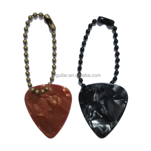 Bán buôn bán hàng trực tiếp thiết kế mới Lựa chọn độ dày khác nhau và vật liệu tùy chỉnh cá nhân Guitar Picks Keychain phụ kiện - Product Image 4