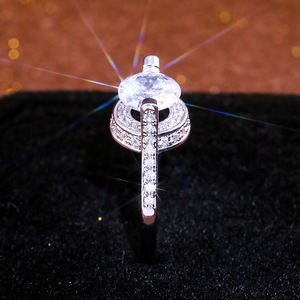 Anello con Cristallo Fluttuante per Donne, Accessorio Minimalista Elegante per Uso Quotidiano e Feste - Product Image 3