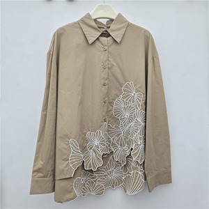 2026 Grosir Baru Kemeja Wanita Elegan Kasual Putih Bordir Bunga Lengan Panjang Oversize Model High Low Hem - Product Image 2