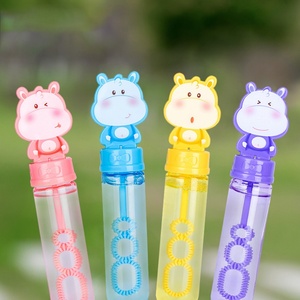 Juguetes de exterior: Bonito set de varitas de burbujas de plástico con forma de conejo, juguete de mano para niños, varita de agua con diseño de animal de dibujos animados (pato amarillo) - Product Image 3