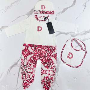 Conjunto de Cinco Piezas de Ropa para Bebé Recién Nacido, Garantía de Calidad - Product Image 2