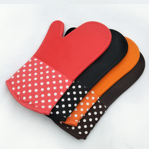 Polka Dot Silicone Oven Mitt Thickened Heat Insulation Gloves For Oven <b>Microwave</b> Use - Product Image 3