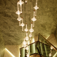 Lustre en verre soufflé à la main, design créatif et décoratif pour escalier de villa moderne de luxe, hall d'hôtel, éclairage intérieur élégant
