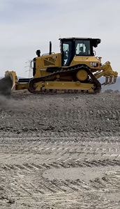 Secondhand D5 <b>Bulldozer</b> From Japan Original Small Crawler Dozer with Motor Pump & Engine Core Components for Sale - Product Image 3