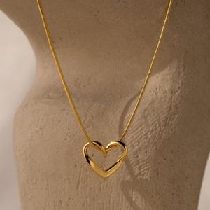 Collier pendentif cœur en acier inoxydable plaqué or 18 carats hypoallergénique, maillons épais, personnalisé, vente en gros, pour femmes - Product Image 3