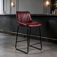 Tabouret de comptoir moderne à base de traîneau, assise en cuir PU avec coutures verticales, structure métallique stable pour îlot de cuisine et bar intérieur