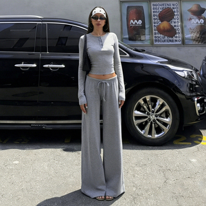 Ensemble 2 pièces gris pour femme : haut court à manches longues boutonné et pantalon large taille haute, coupe décontractée, couleur unie, toutes saisons - Product Image 1