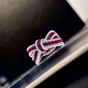 Anello con Design a Fiocco, Fascia Incrociata Irregolare per Donne - Product Image 2