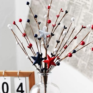 Decorazioni per la festa del 4 luglio di Pafu: kit fai da te per la tavola, decorazioni a tema patriottico, steli artificiali <span class=keywords><strong>con</strong></span> bacche. - Product Image 5