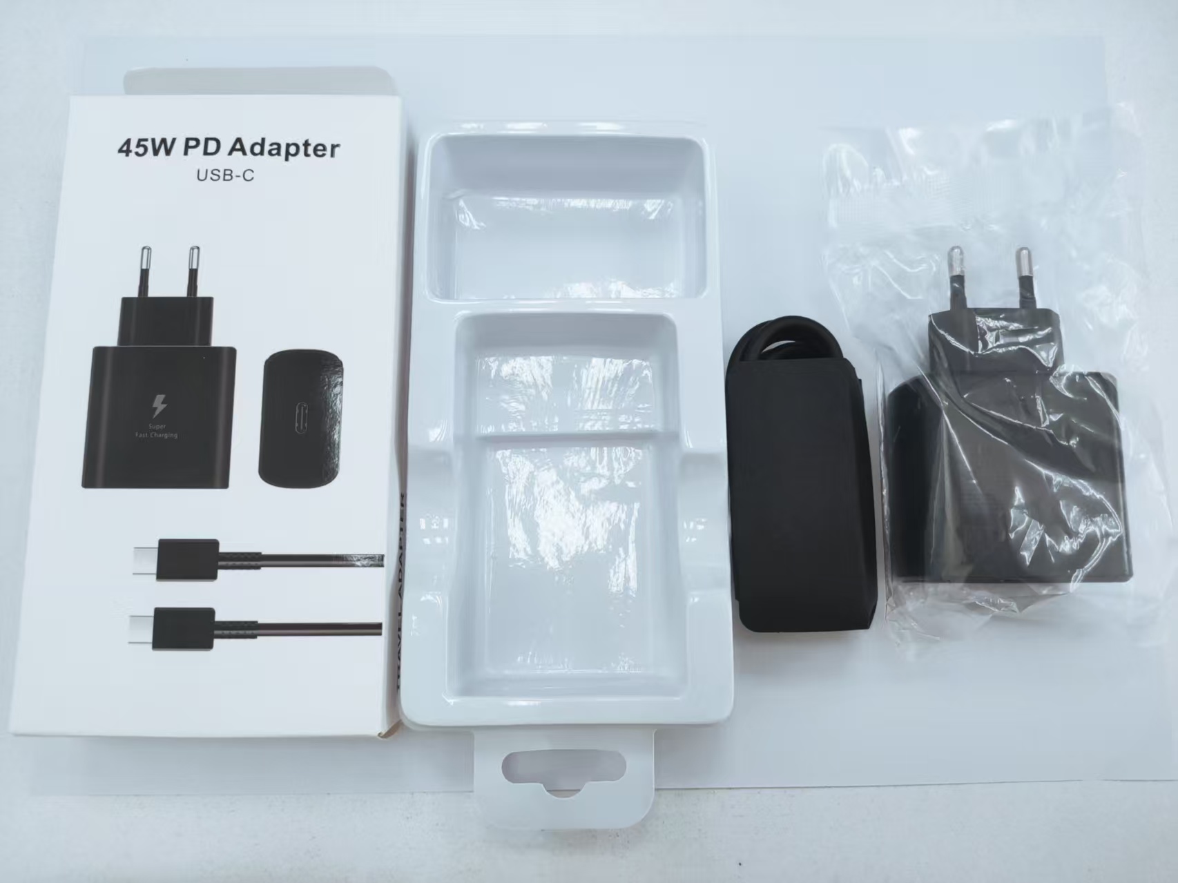 Enchufe europeo negro + cable de datos