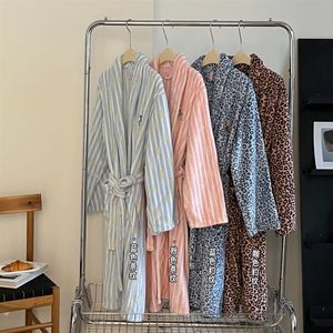 283 #   <span class=keywords><strong>Bata</strong></span> de Baño para <span class=keywords><strong>Mujer</strong></span> con Estampado de Leopardo a Rayas y Terciopelo Cálido para Otoño e Invierno, Ropa de Casa - Product Image 1